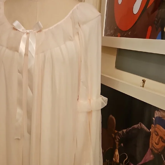 Elegant White Women's Nightgown/ Lounge Wear - Picture 3 of 10